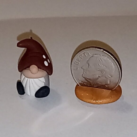🎯 10 for $10 / Gnome Charm - Picture 2 of 2